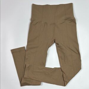 Zyia Seamless Tan Cropped Leggings 25" Size Small